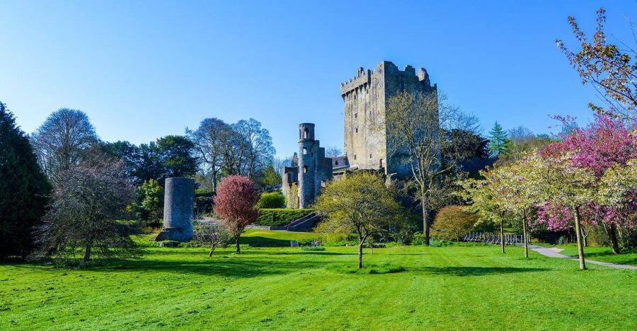 From Dublin: 4-Day Southern and Western Coast Tour - Getting on the 07:00 train from Dublin Heuston
