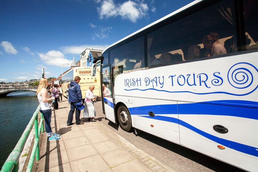 From Dublin: Blarney, Rock of Cashel and Cahir Castles Tour - Starting at the Molly Malone statue and settling into the countryside drive