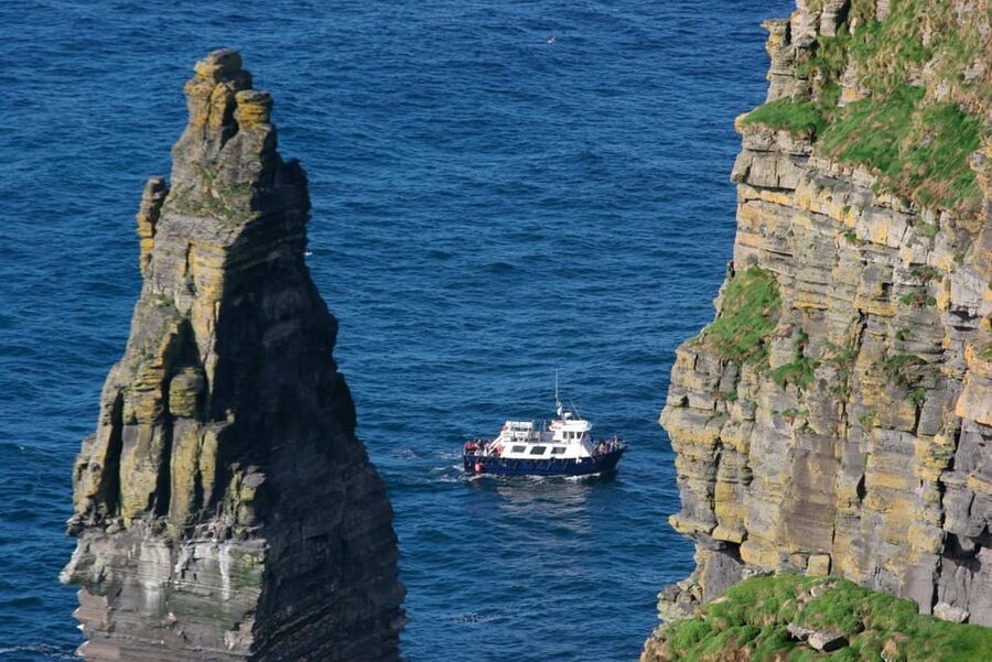 From Dublin: Cliffs of Moher, Boat Tour & Aillwee Cave - Guide Quality and Group Flow: What Makes or Breaks a Long Day