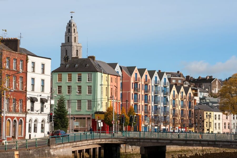 From Dublin:Cork,Cahir Castle,Rock of Cashel Tour in Spanish - Cork in Two Hours: Walking-Friendly, but Time Is Tight