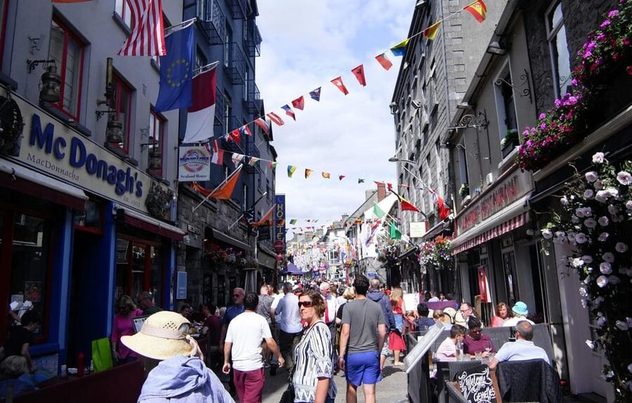 From Dublin: Galway + Cliffs of Moher Boat Cruise in Spanish - Getting value: what’s included, what’s not, and how to plan meals