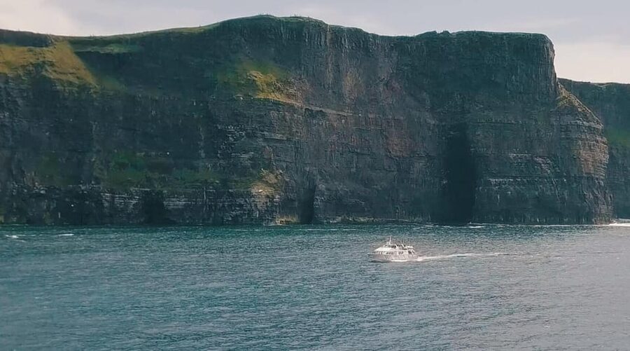 From Dublin: Galway + Cliffs of Moher Boat Cruise in Spanish - Starting at Burgh Quay and what the schedule feels like