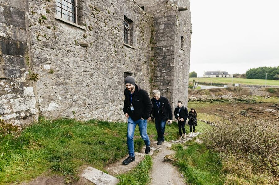 From Galway: Cliffs of Moher and The Burren Guided Day Trip - Kinvara and Dunguaire Castle: your first photo stop with real charm