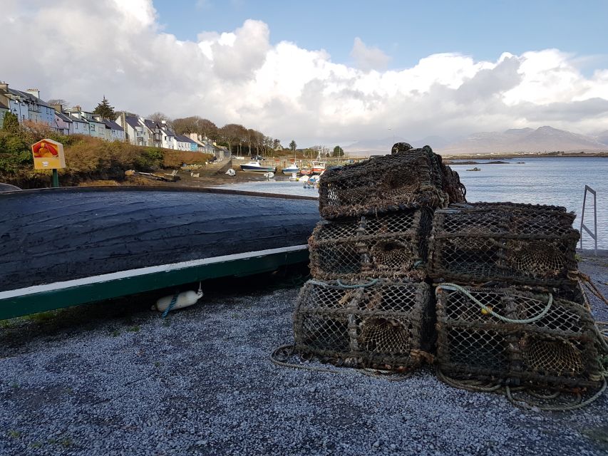 From Galway: Connemara and Kylemore Abbey Day Tour - From Kinlay Hostel to Galway Bay: the 09:30 start that sets the tone