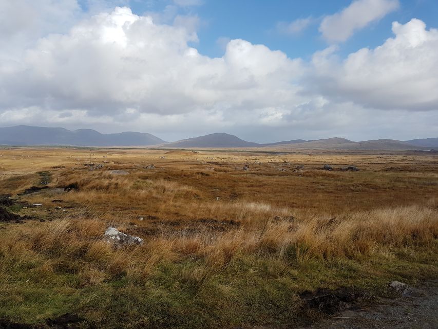 From Galway: Connemara and Kylemore Abbey Day Tour - Screebe, Recess, and the Connemara Giant: the photo rhythm that keeps you engaged