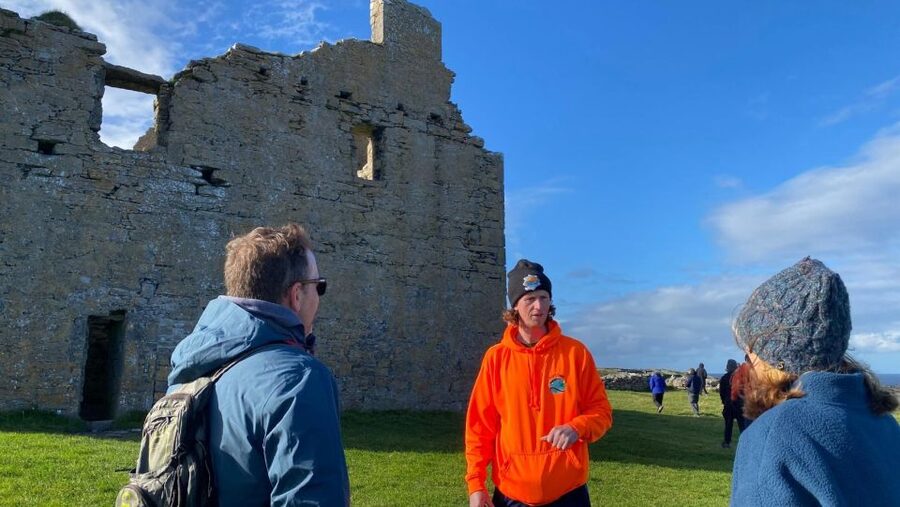 From Galway: Day Trip to Inisheer with Bike or Bus Tour - Inisheer by bike or mini bus: two ways to see the same stories