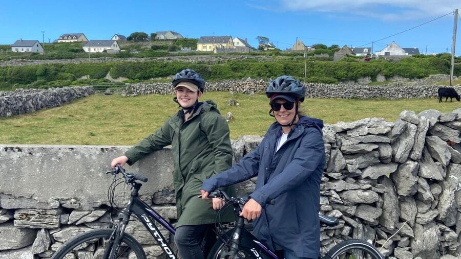 From Galway: Day Trip to Inisheer with Bike or Bus Tour - The tea, coffee, and scones stop with local islanders