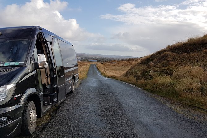 From Galway: Guided tour of Connemara with 3 hour stop in Kylemore Abbey - Midday choice at 3 hours: National Park trails or Kylemore Abbey