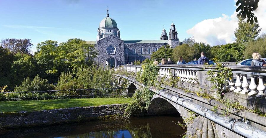 Galway City: Guided 1.5-Hour Walking Tour - Medieval Galway on foot: city walls, castles, and the church stop you will remember