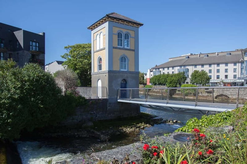 Galway City Walk: Rougues, Rebels and Rakes - Starting at The Hardiman: Eyre Square as Your Shortcut to the City