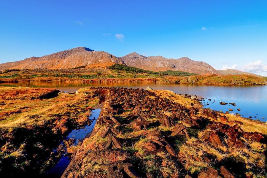 Galway, Cliffs of Moher & Connemara: 2-Day Combo Tour - Day 1 Connemara tour: Lough Corrib, Maam Valley, and that movie-set feel