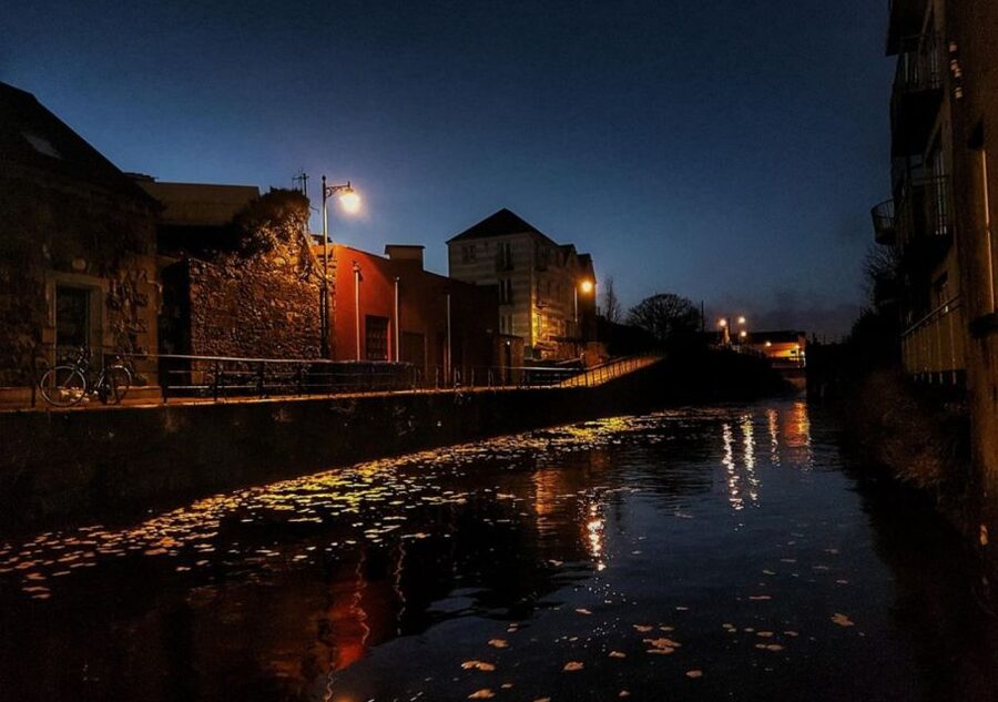 Galway: Dark History Guided City Walking Tour - Guides, Humor, and Pacing: Why People Rate This Tour So High