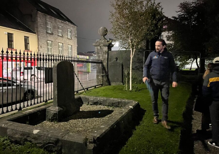 Galway: Dark History Guided City Walking Tour - Comfort Tips for a Winter After-Dark Walk in Galway