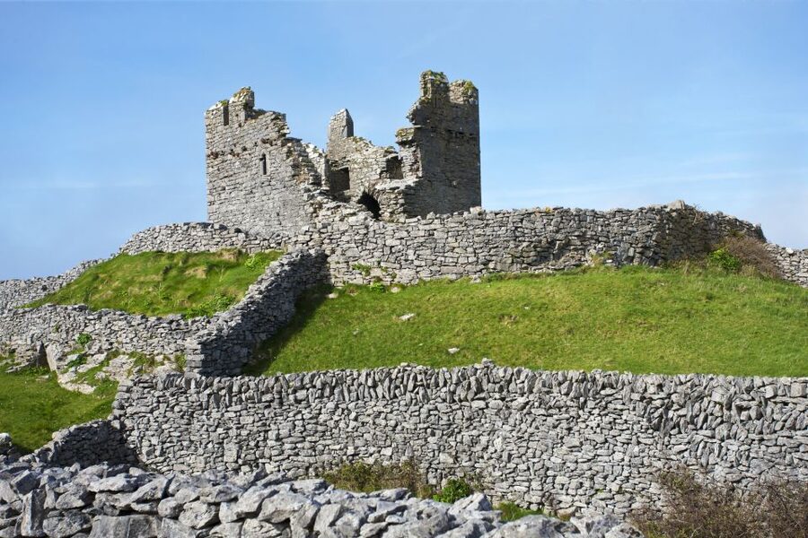 Galway: Day Trip Ferry to Inis Oírr (Aran Islands) - Village time: bars, restaurants, tea rooms, and possible live music
