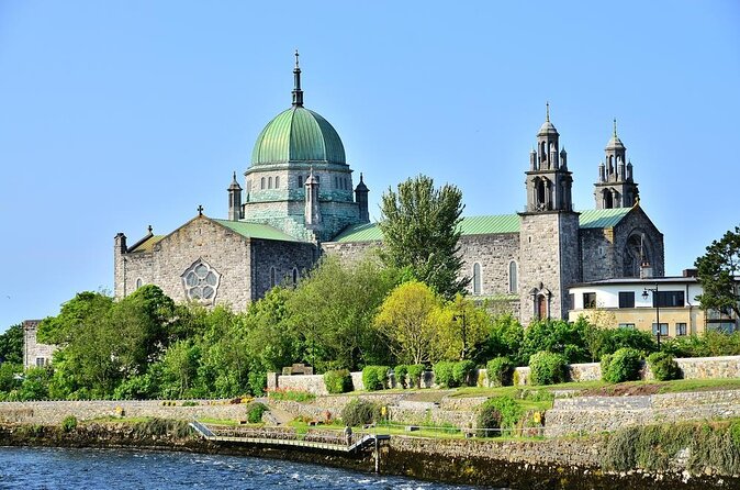 Galway Private Walking Tour - Eyre Square’s Kennedy Memorial and Lynch’s Castle, Two Centuries Collide