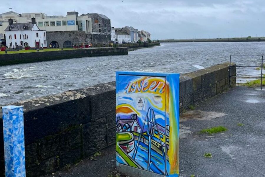 Galway: Welcome to Galway Walking Tour - First steps at Eyre Square: where the tour begins and why it matters