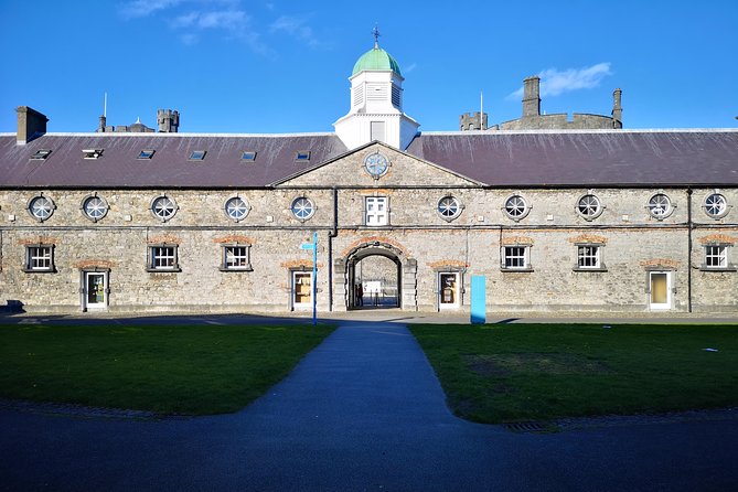 Guided tour of Kilkenny in French with an Irish guide - Price and timing: a 90-minute Kilkenny walk for $14.23
