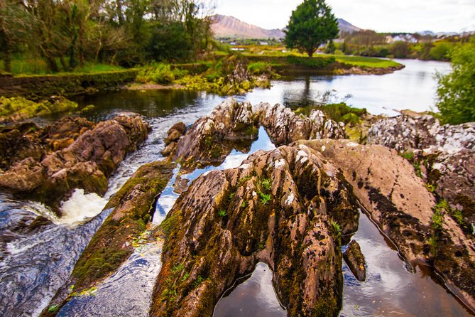 NO 1 Ring of Kerry Tour inc Killarney Lakes & National Park - Kerry Bog Village Museum: rural life in a tight, satisfying visit