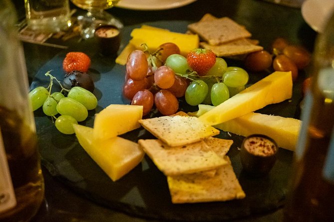 Premium Whiskey and Food Tasting in Dublin - The walk between stops: part tasting, part Dublin wandering