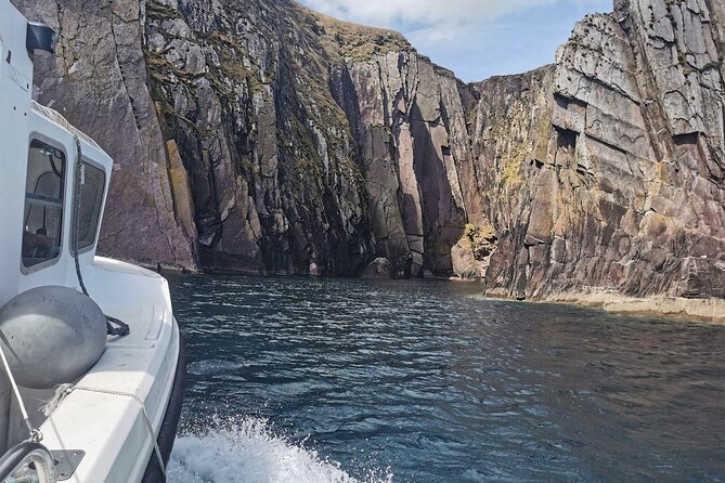 Private 1-Hour Guided Boat Tour in Dingle Peninsula - What the boat views feel like along the Dingle Peninsula