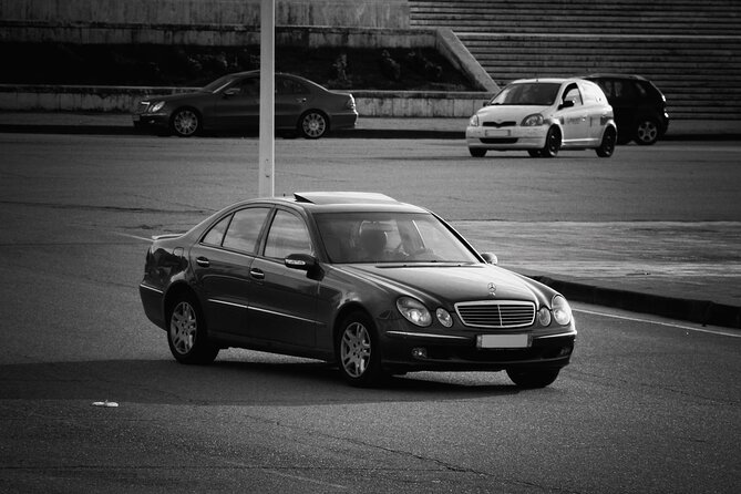 Private Sedan (4 seats) Transfer from Dublin Airport to Dublin City Center - Meeting your driver at Dublin Airport arrivals, with a name sign