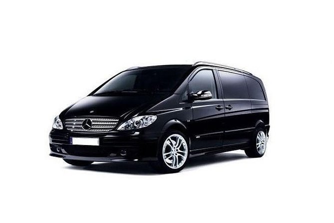 Private Transfer from Dublin city Center to Dublin airport One way Minivan - Price and value for up to 8 people