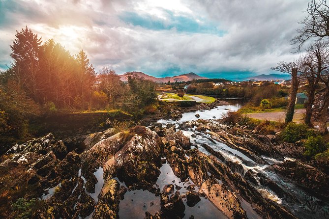 Ring of Kerry Day Tour from Killarney: Including Killarney National Park - Sneem and Kenmare Bay: Small Town, Big Character