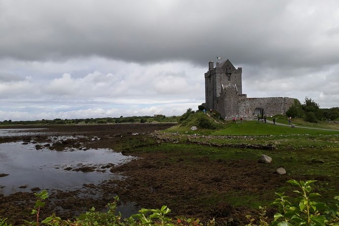 Scogliere di moher e Galway in italiano - Dunguaire Castle stop: a quick look, not a long visit