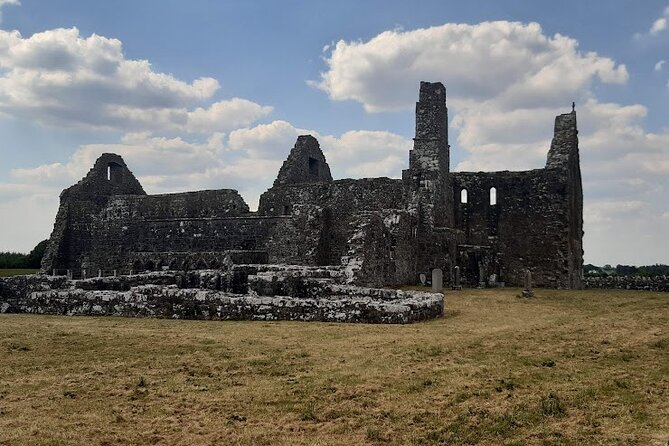Sean's Bar, Athlone Castle and Clonmacnoise Monastery - A private, Wi-Fi car day to Clonmacnoise and Seán’s Bar