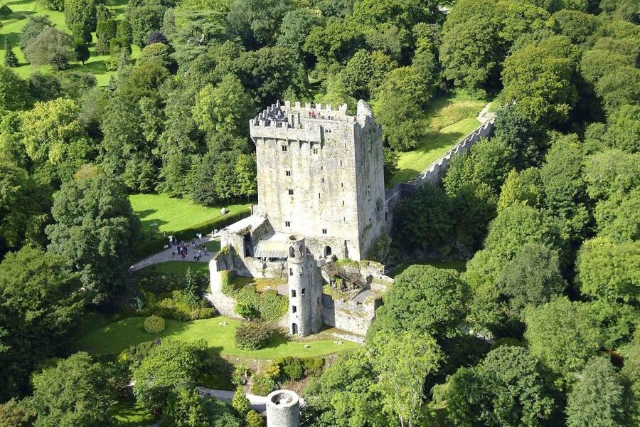 South Western Ireland: 4 Days from Galway to Kerry - Killarney: free time in town, then the park on horseback