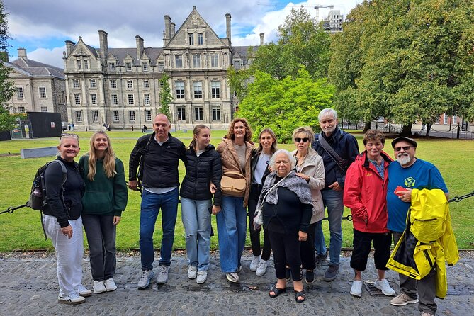 St Patrick's Cathedral, Book of Kells and Dublin Castle Tour - Trinity College Wrap-Up and the 10-Minute Shop Window