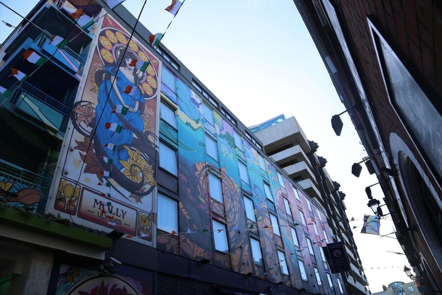 Street Art Walking Tour - Why the guides matter more than the walls