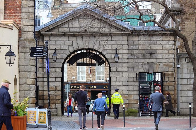 The Best of Dublin - Highlights and Hidden Corners - Outside Dublin Castle and into its gardens, what to look for
