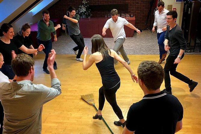 The Irish Dance Experience in Galway, Ireland - The 90-minute flow: what happens from first lesson to the final steps