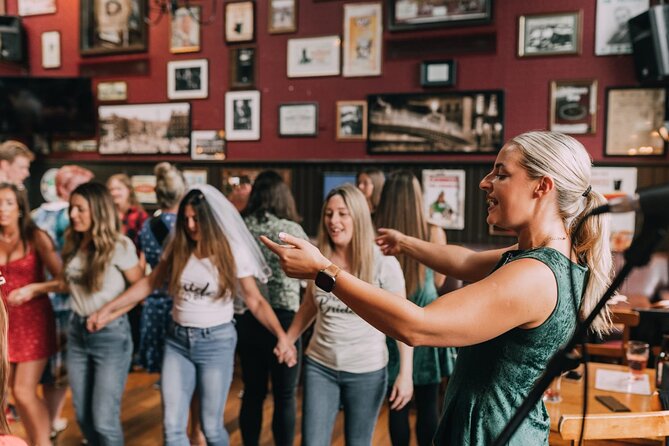 The Irish Dance Party in Dublin - The singer and musicians: why the hosting matters
