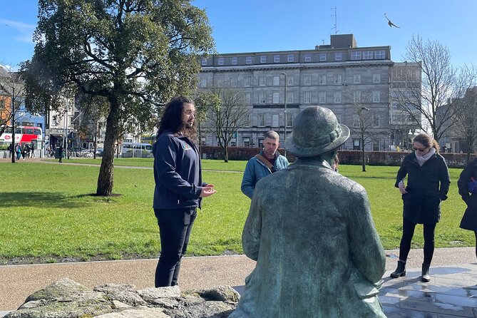 The Welcome to Galway Walking Tour - Oscar Wilde and Eduard Vilde Statue, plus Lynch’s Castle details