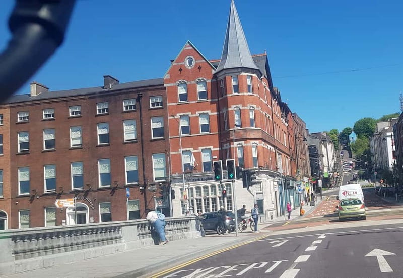 Visite guidée de Cork city en français avec guide - English Market Finale: Where the Tour Turns Into Lunch Plans