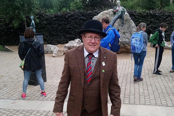 Walking tour in Merrion Square Park - Dublin Rogues Tour - Stop 1: The Monument to Oscar Wilde