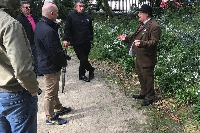 Walking tour in Merrion Square Park - Dublin Rogues Tour - Stop 2: Statues and writers around Merrion Square