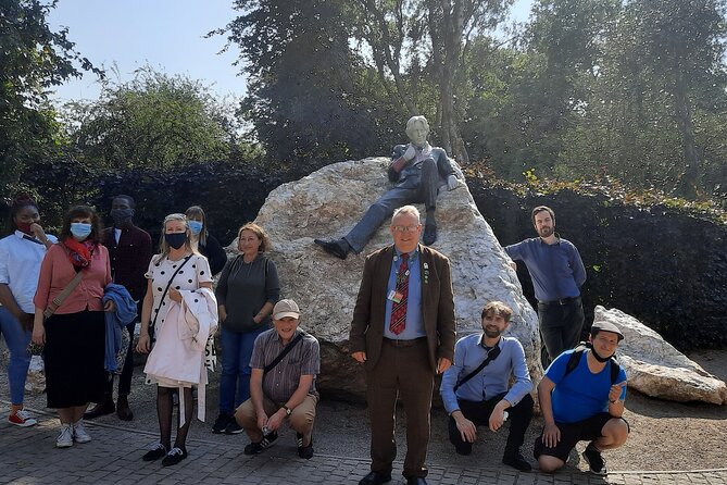 Walking tour in Merrion Square Park - Dublin Rogues Tour - The guide factor: what makes this tour feel special