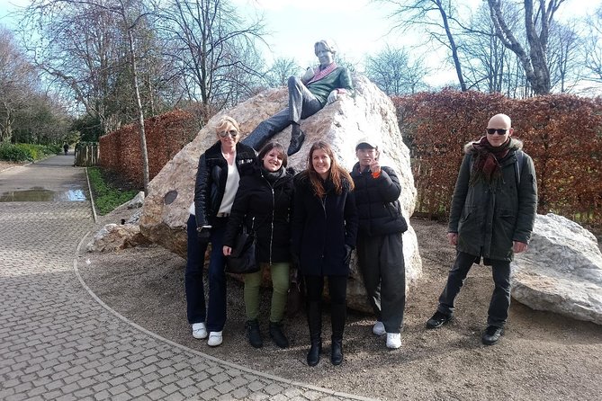 Walking tour in Merrion Square Park with a pint of Guinness Dublin Rogues Tour - The park statues and the facts that actually stick