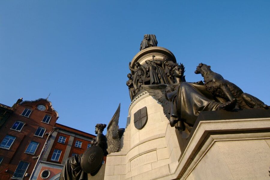 Walking Tour of Dublin - Trinity College: where the tour connects writers and ideas